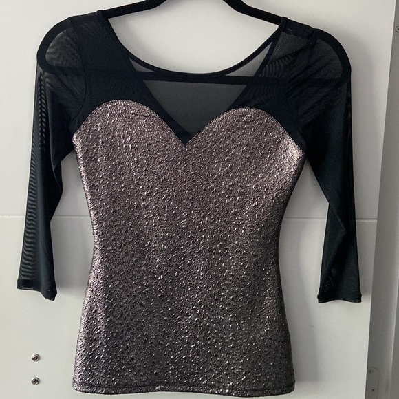 Guess Never Worn 3/4 Slv Python Glam Top - Picture 3 of 3